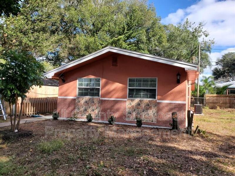 Foto principal - 3717 Utica St N