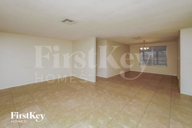 Foto del edificio - 10134 Oleander Dr