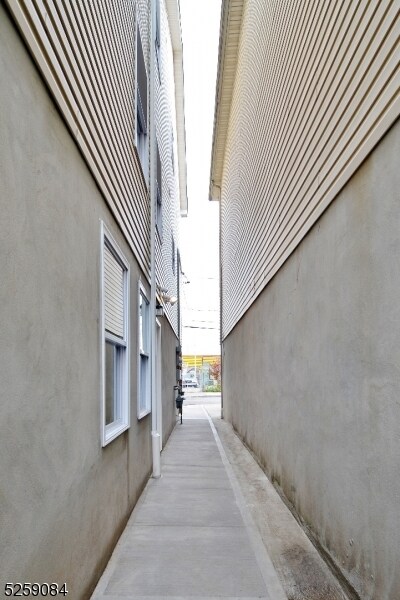 Foto del edificio - 73 Waydell St