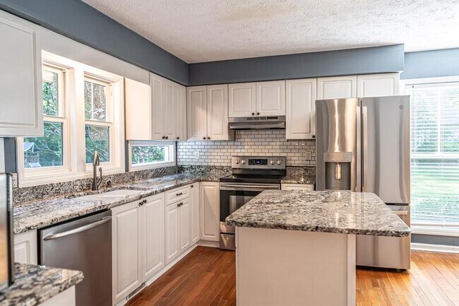 Building Photo - 145 Sandhurst Pl