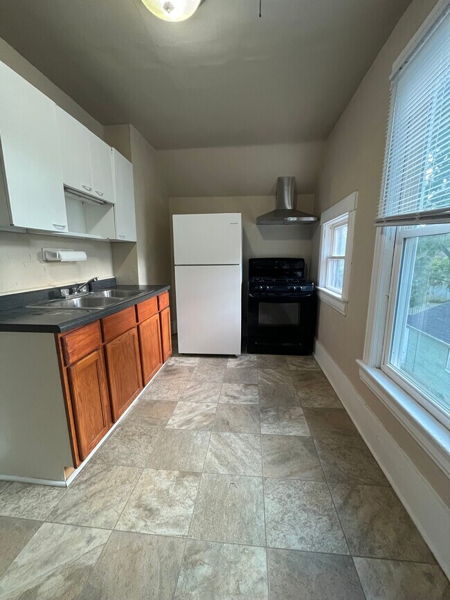 Foto del edificio - 196 E 9th St