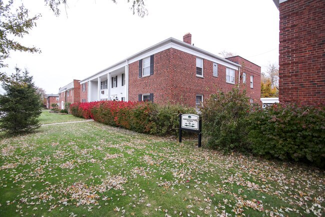 Foto del edificio - 2051-2059 Warrensville Center Rd