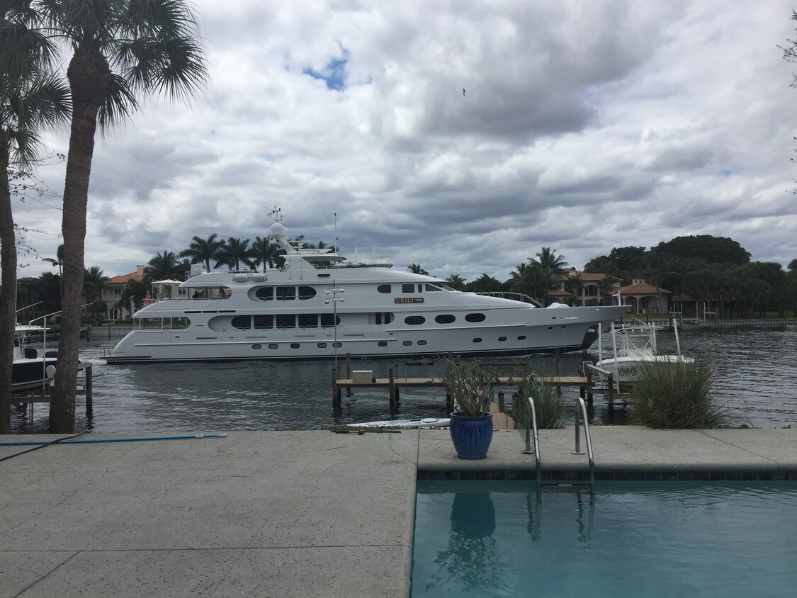 Intracoastal waterfront - 2107 N Palm Cir