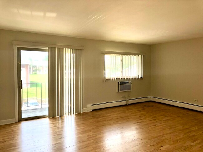 Building Photo - 680 Marilyn Ave