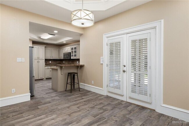 Building Photo - 19 Wisteria Ave