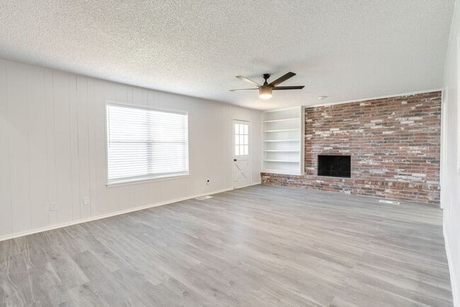 Photo - 11715 N Francis Ave House