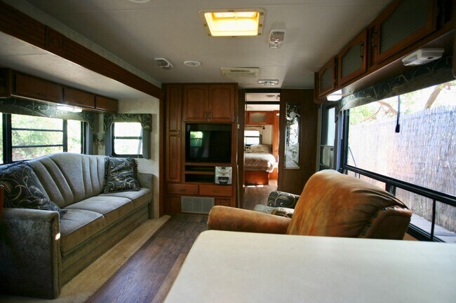 Foto del edificio - 1Br 1Ba Trailer in Eucalyptus Hills