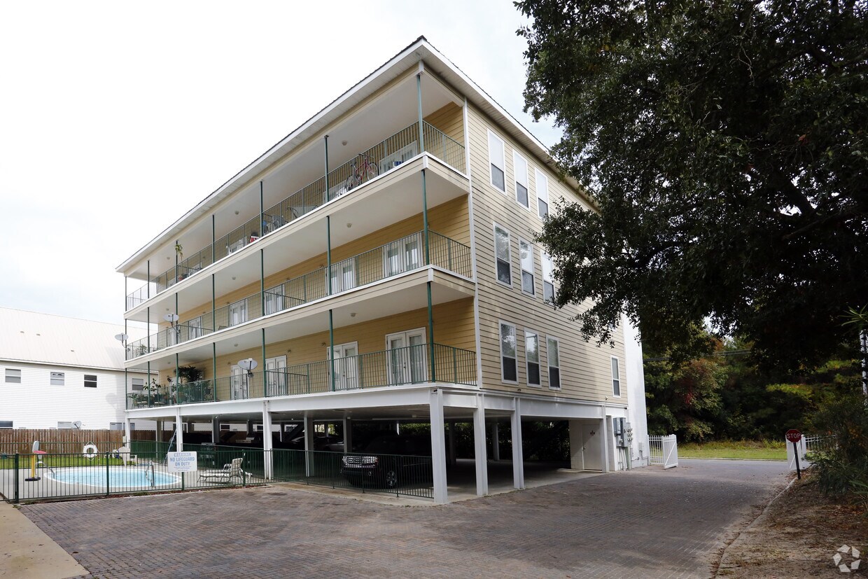 Foto principal - 183 McDonnell Ave