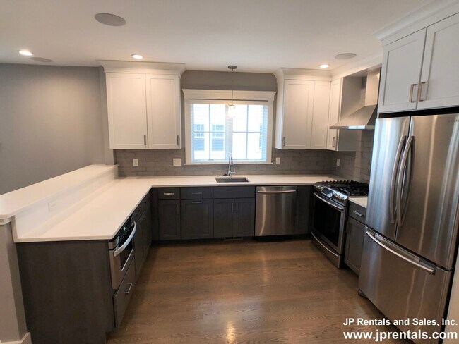 Building Photo - 88 Rossmore Rd
