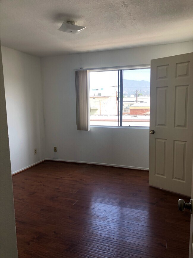 unit 212 - 132 S Adams St