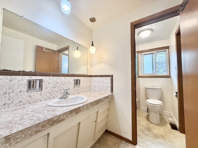 Building Photo - 106 Greenbrier Dr