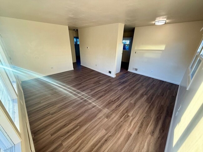 Building Photo - 2219 9th Ave