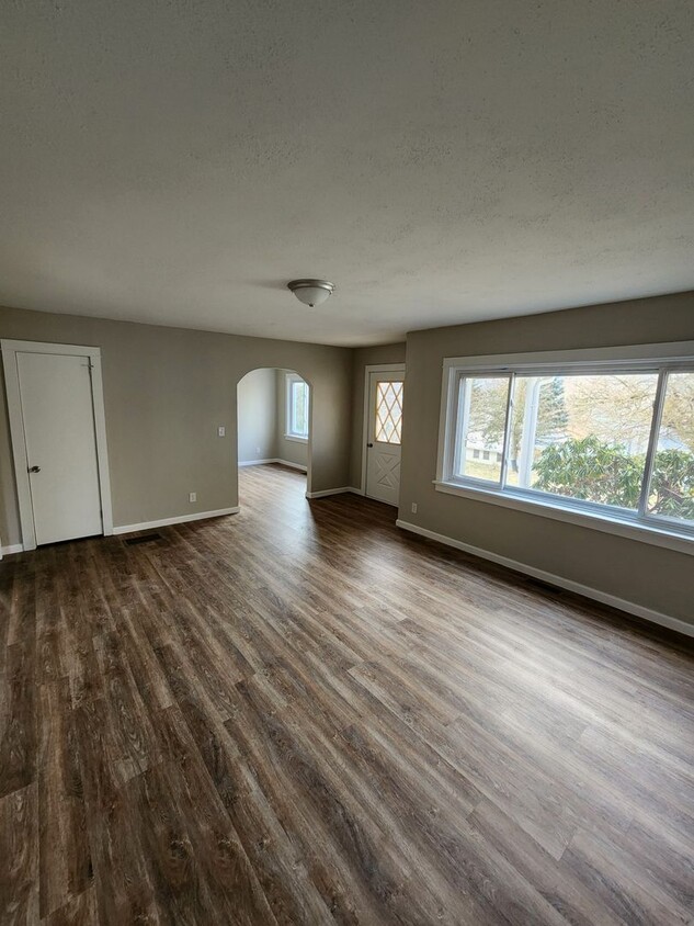 Foto principal - Newly Remodeled 6 Bedroom 1.5 Bath - Willi...