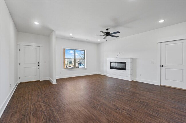 Foto del edificio - 90 Watson Ln