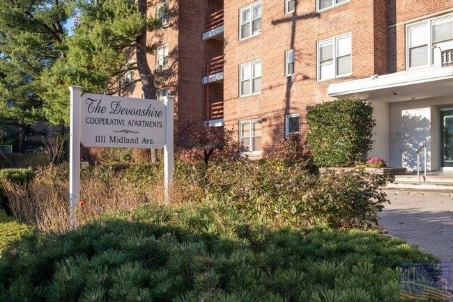 Building Photo - 1111 Midland Ave