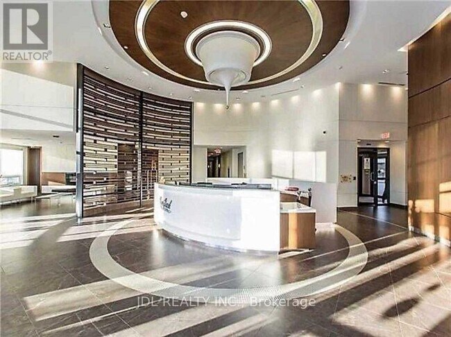 Photo du bâtiment - 1-601 Uptown Dr