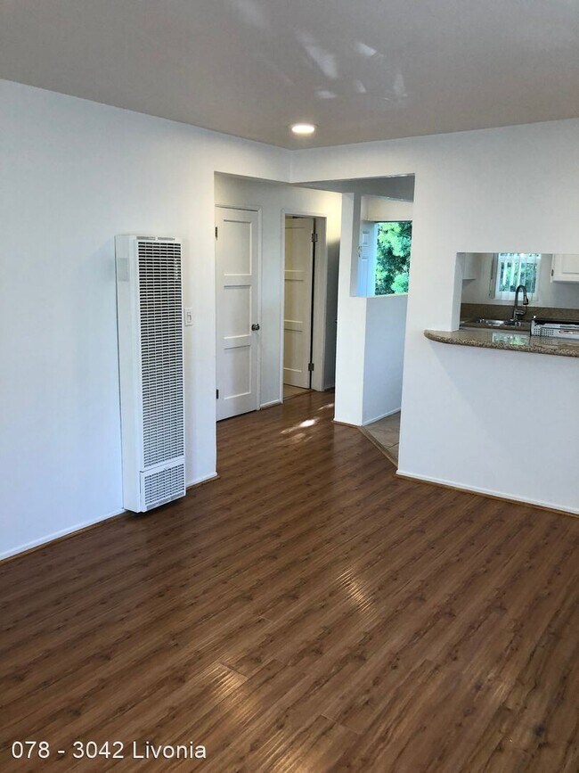 Foto del edificio - 3042 Livonia Ave