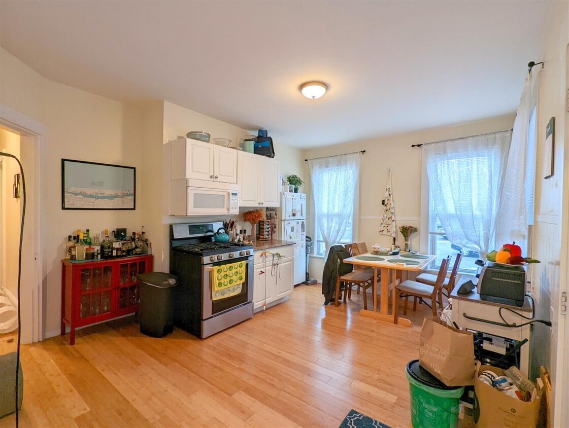 21 Thorndike St, Somerville, MA 02144 Condo for Rent in Somerville