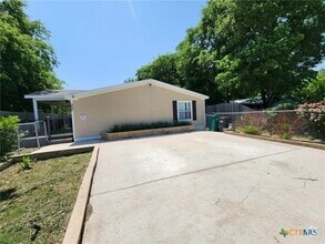 Building Photo - 922 Ashwood Dr