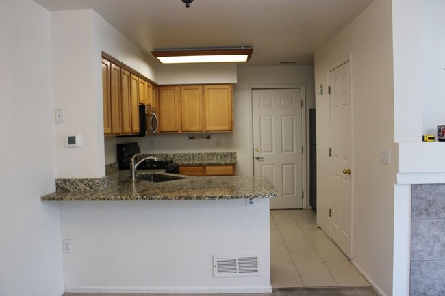 Foto del edificio - 2 Bedroom Townhome with Attached Garage