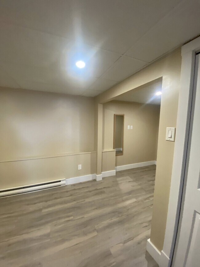 Building Photo - 894 Rue Principale