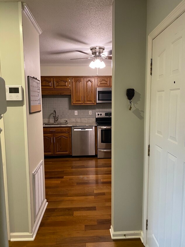 Kitchen is directly to your right upon entry - 816 Oak St (Chattanooga, TN)