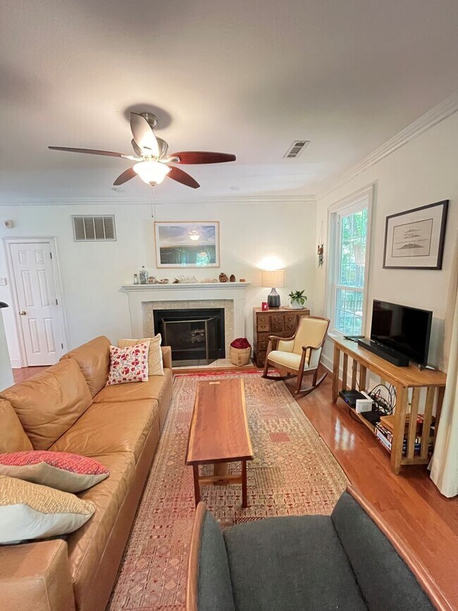Foto del edificio - HISTORIC DOWNTOWN  3 bedroom 2.5 bath home