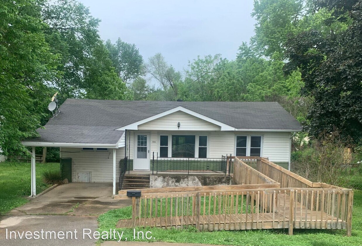 3 br, 1 bath House 806 West Historic Rt 66 House Rental in