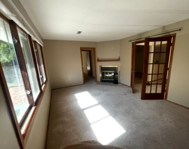 Foto del edificio - 8004 Timber Lake Dr