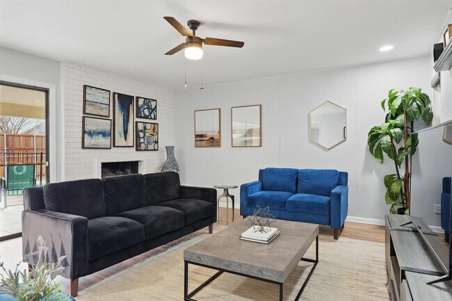 Foto del edificio - 3454 Livingston Ln