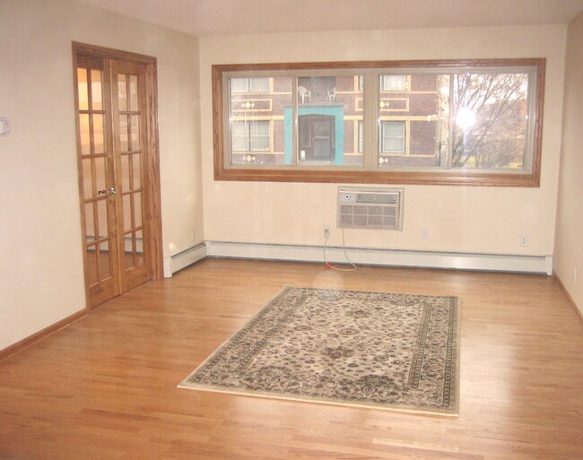 Living Area - 1800 Lasalle Ave