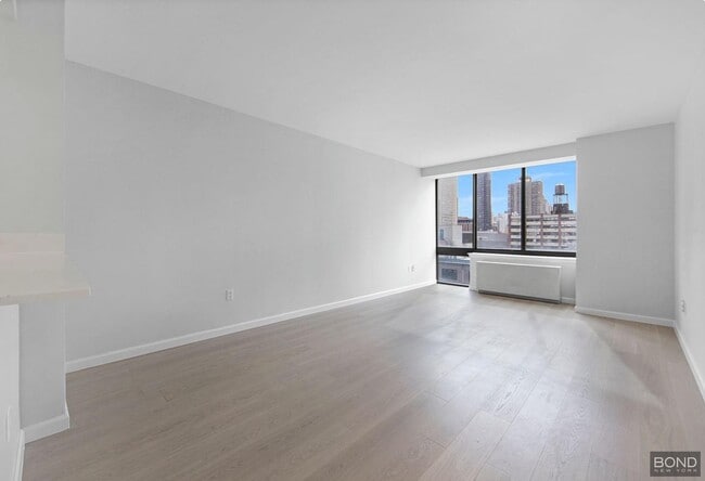 Building Photo - 408 E 92nd St