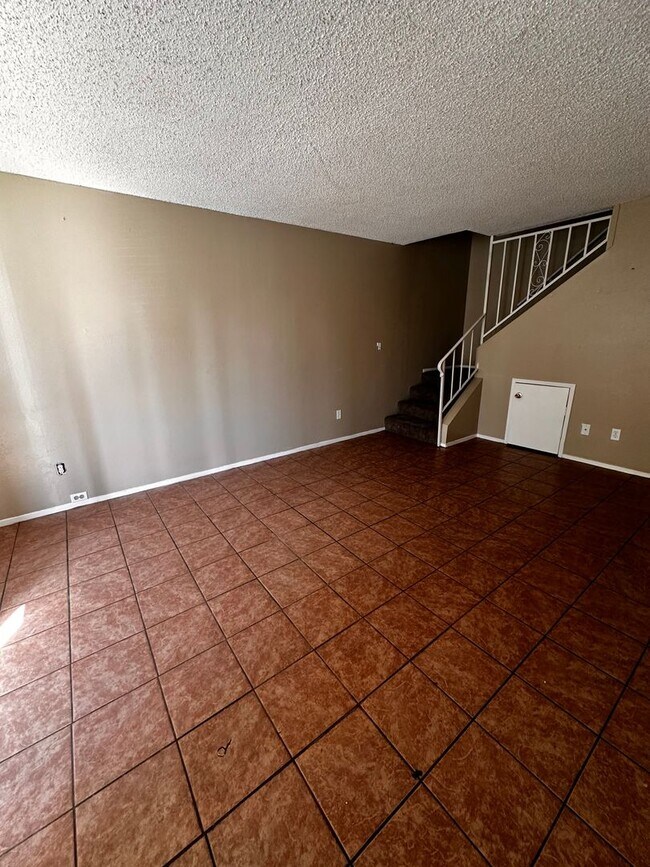 Foto del edificio - 2 Bedroom 1.5 Bathroom Apartment Available...