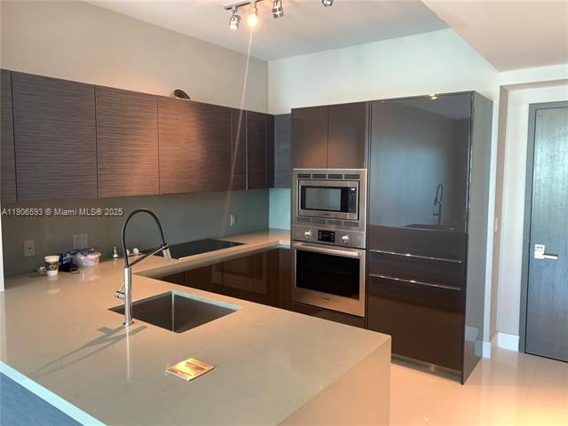 Building Photo - 1080 Brickell Ave