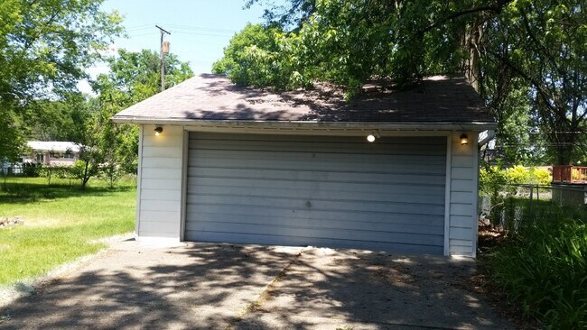 Building Photo - 3685 Stolzenfeld Ave
