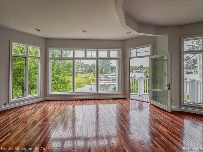 Foto del edificio - 5742 Putnam Dr