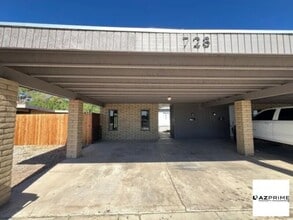 Building Photo - 728 E 24th Pl