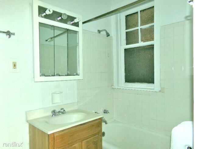 Foto del edificio - 6812 N Lakewood Ave