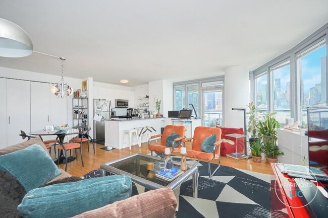 Foto del edificio - 2 bedroom in LONG ISLAND CITY NY 11109
