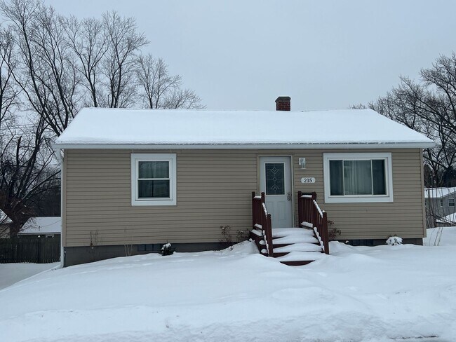 Foto del edificio - Click the “Apply Now” button or email wapmrentals@gmail.com for a prompt response.