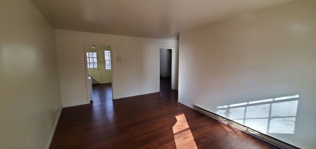 Building Photo - 319 Elm Street