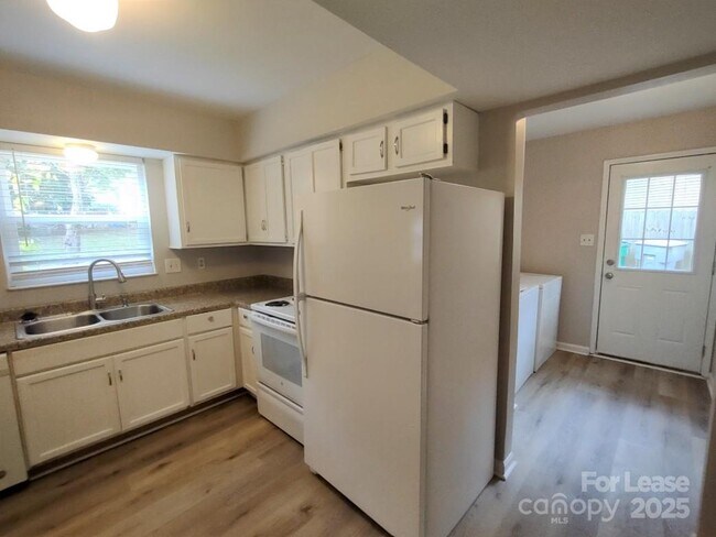 Foto del edificio - 11523 5 Cedars Rd