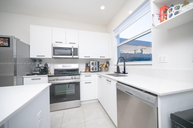 Foto del edificio - 12234 NW 24th Pl