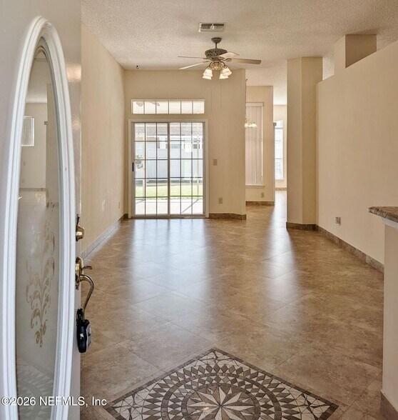 Foto del edificio - 2413 Cedar Trace Dr W