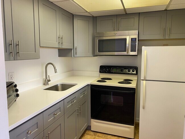 Building Photo - 321 Camden M