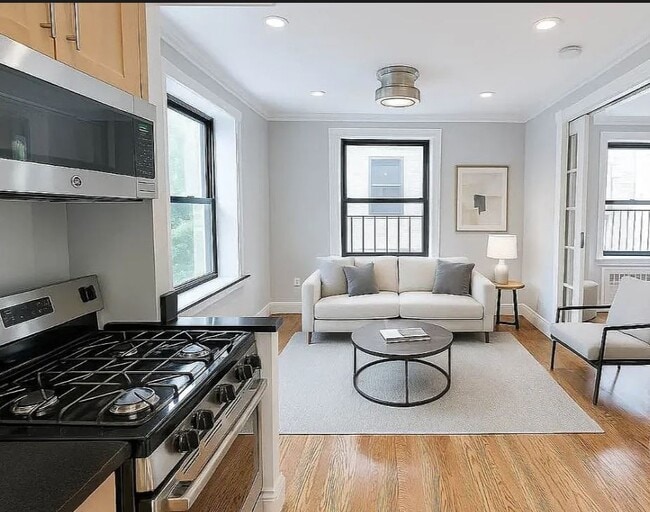 Building Photo - 233 E 29th St