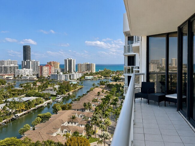 Foto del edificio - 3640 Yacht Club Dr