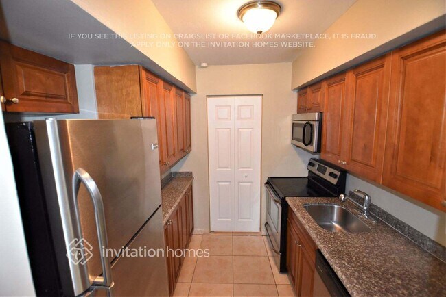 Building Photo - 301 Kingsbridge St