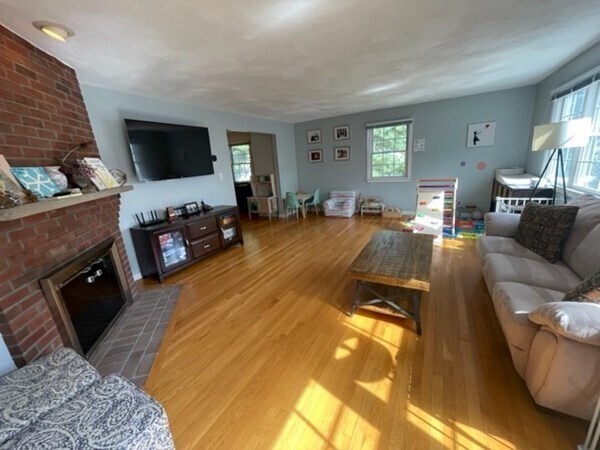 Primary Photo - 22 Lothrop St