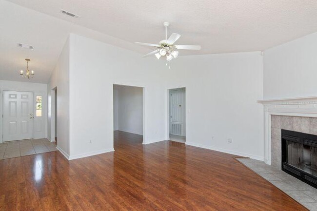 Building Photo - 411 Christopher Dr
